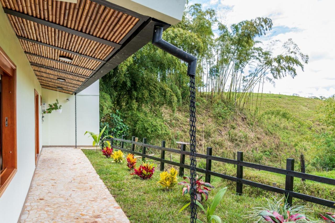Agradable Cabana Cafetera Con Jacuzzi A 12 Min Del Centro De بيريرا المظهر الخارجي الصورة